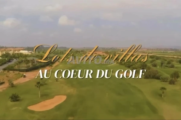 Terrain 4 facades residence avec golf