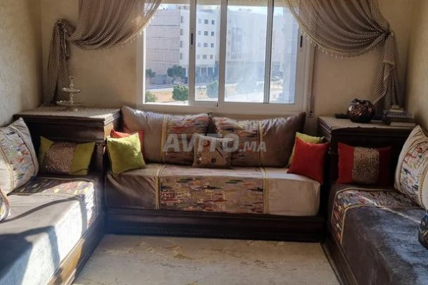 شقة للبيع بإطلالة جميلة و مشمسة و فبلاصة نقية