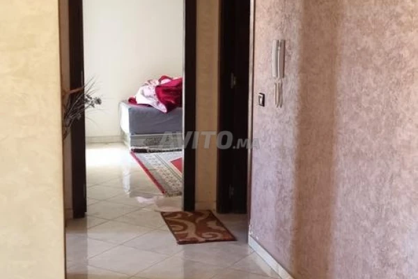 شقة للبيع بإطلالة جميلة و مشمسة و فبلاصة نقية