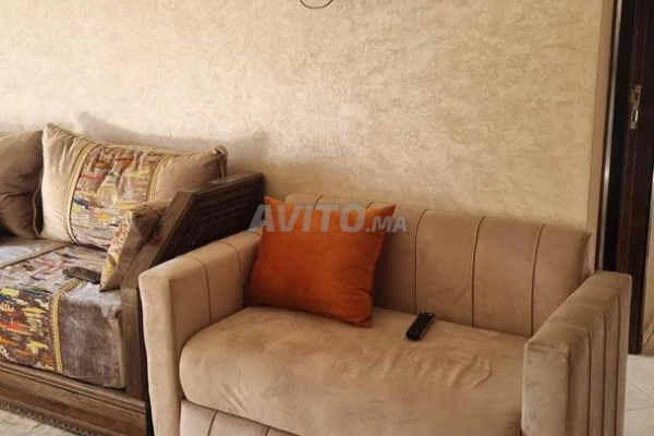 شقة للبيع بإطلالة جميلة و مشمسة و فبلاصة نقية