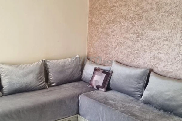 شقة للبيع بإطلالة جميلة و مشمسة و فبلاصة نقية