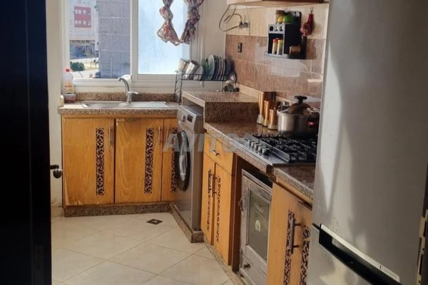 شقة للبيع بإطلالة جميلة و مشمسة و فبلاصة نقية